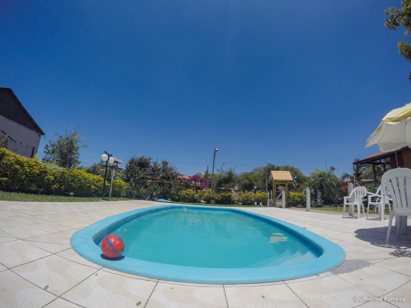 Vista da piscina e um dos pátios internos do Residencial Girassol